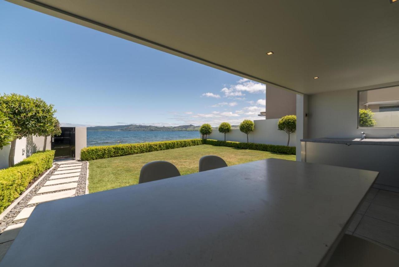 Aparthotel Sacred Waters Taupo Zewnętrze zdjęcie The view from the kitchen