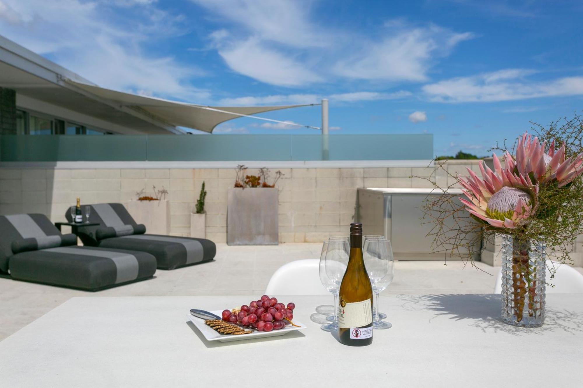 Aparthotel Sacred Waters Taupo Zewnętrze zdjęcie The rooftop terrace