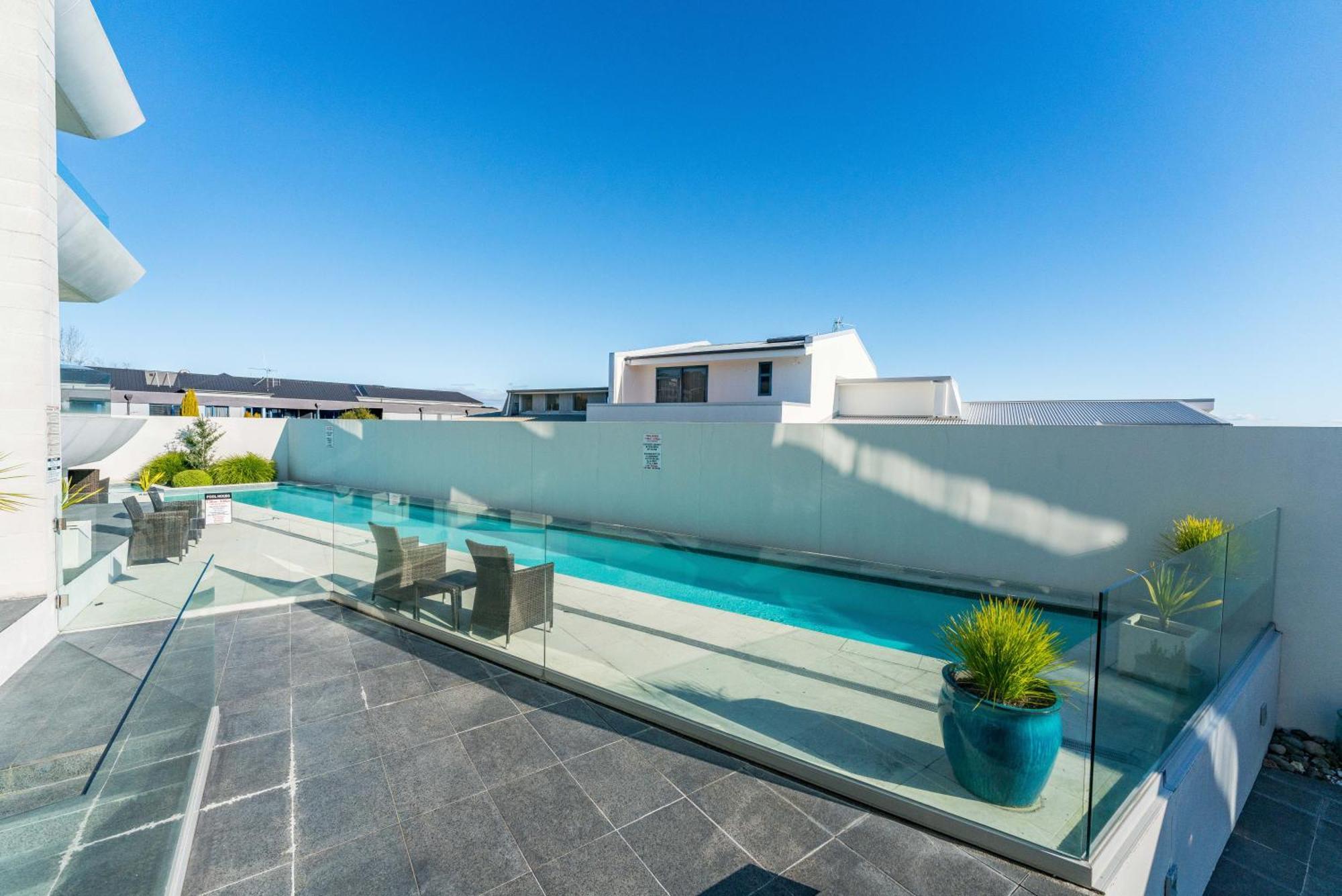 Aparthotel Sacred Waters Taupo Zewnętrze zdjęcie Rooftop pool