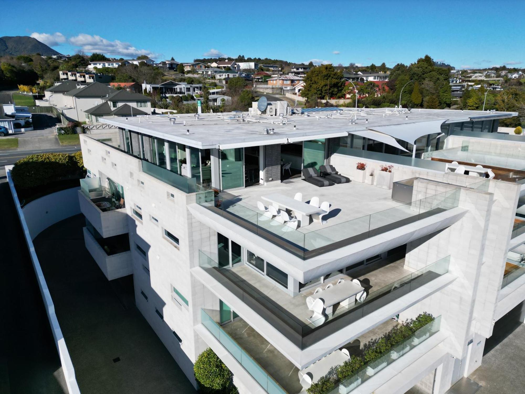 Aparthotel Sacred Waters Taupo Zewnętrze zdjęcie The penthouse apartment at 100 on Oxford