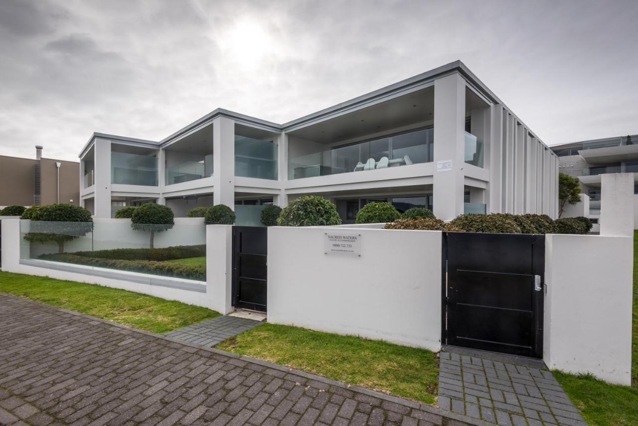 Aparthotel Sacred Waters Taupo Zewnętrze zdjęcie A house in the suburb of Point Piper